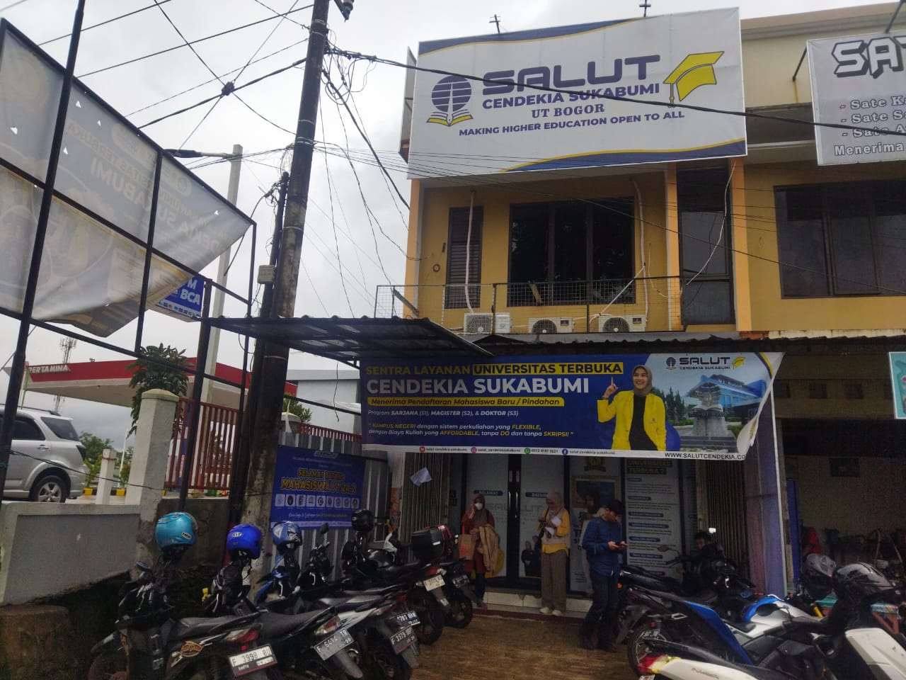 PERAN SENTRA LAYANAN UNIVERSITAS TERBUKA (SALUT) DALAM MELAYANI MAHASISWA DI DAERAH