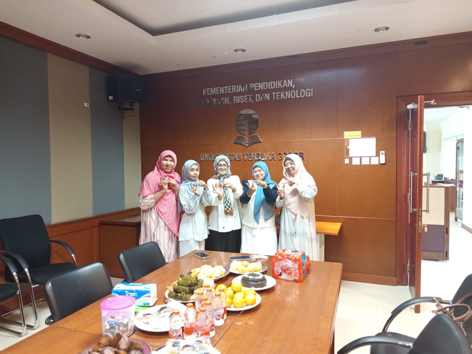 Silaturahmi Keluarga Besar DWP UT Bogor: Menciptakan Budaya Organisasi Yang Baik, Bahagia dan Saling Menghargai