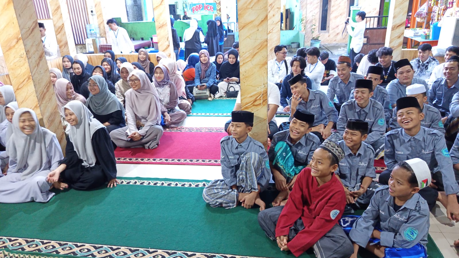 KEPEDULIAN MAHASISWA UT BOGOR: Menjadi Cahaya Harapan Bagi Santri Yatim dan Dhuafa